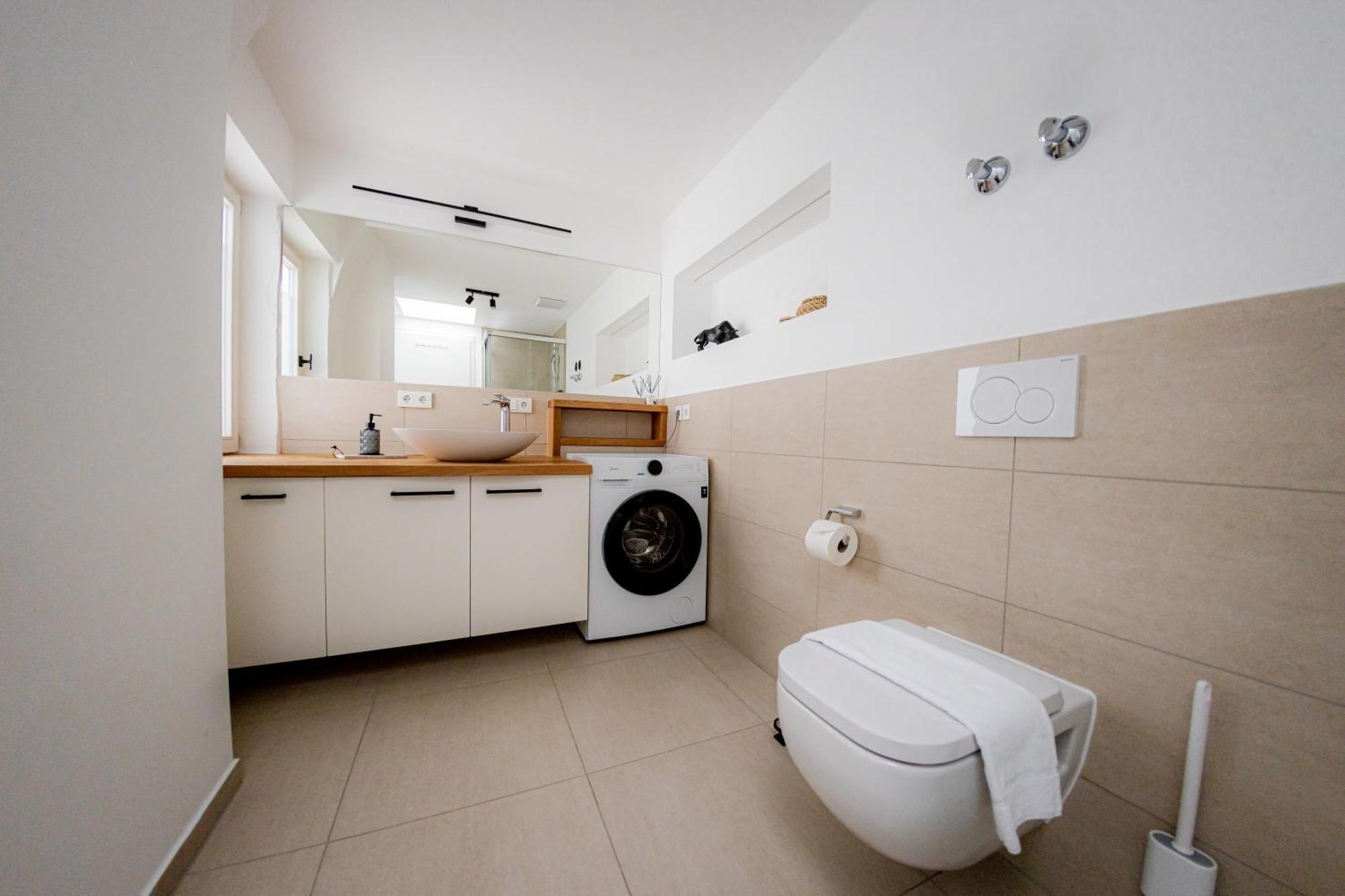 Highlight Am Stadtplatz Muehldorf - C4S Come4Stay - 2 Zimmer Wohnung I Bis Zu 5 Gaeste חדר תמונה